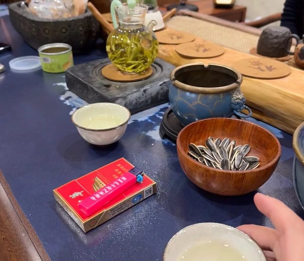 散座与包间怎么选 · 国际生活场景